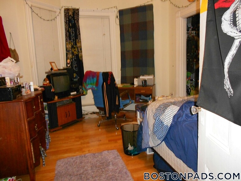 Building Photo - 35 Brookline St