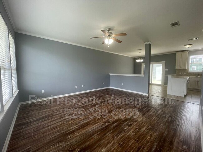 Building Photo - 1021 N Janice Ave