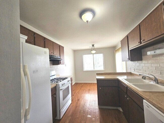 Building Photo - 573 Greystone Ln