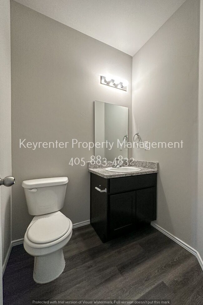 Building Photo - Gorgeous 3 Bed 2.5 Bath Two Story Home in Heart Of Yukon!