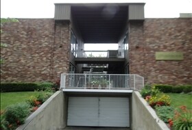 Secured ungerground parking - 73 F St E