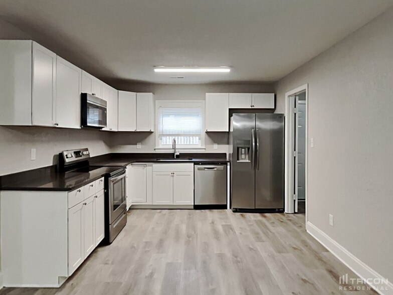 Building Photo - 15809 Fairfield Dr