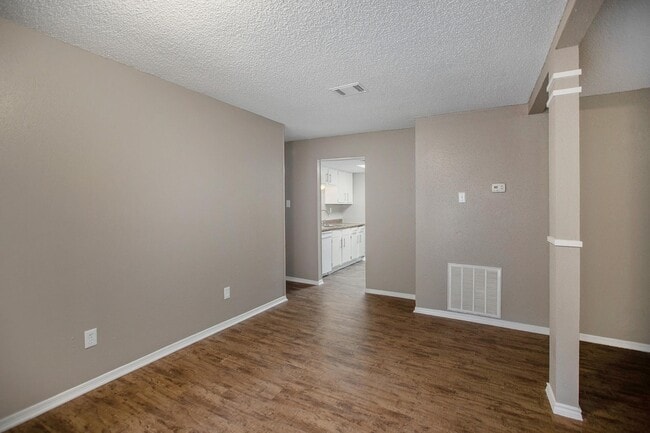 Building Photo - 21039 Settlers Valley Dr