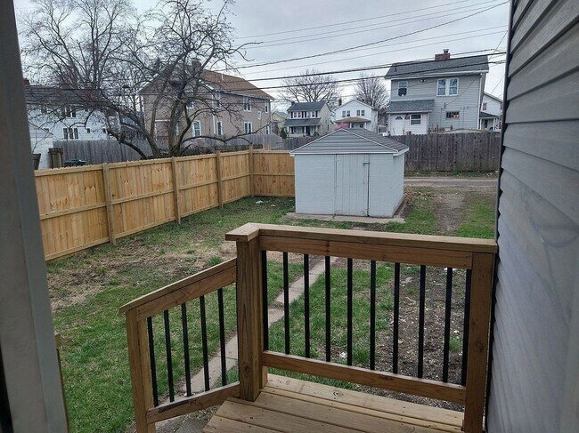 Building Photo - 587 S Ogden Ave