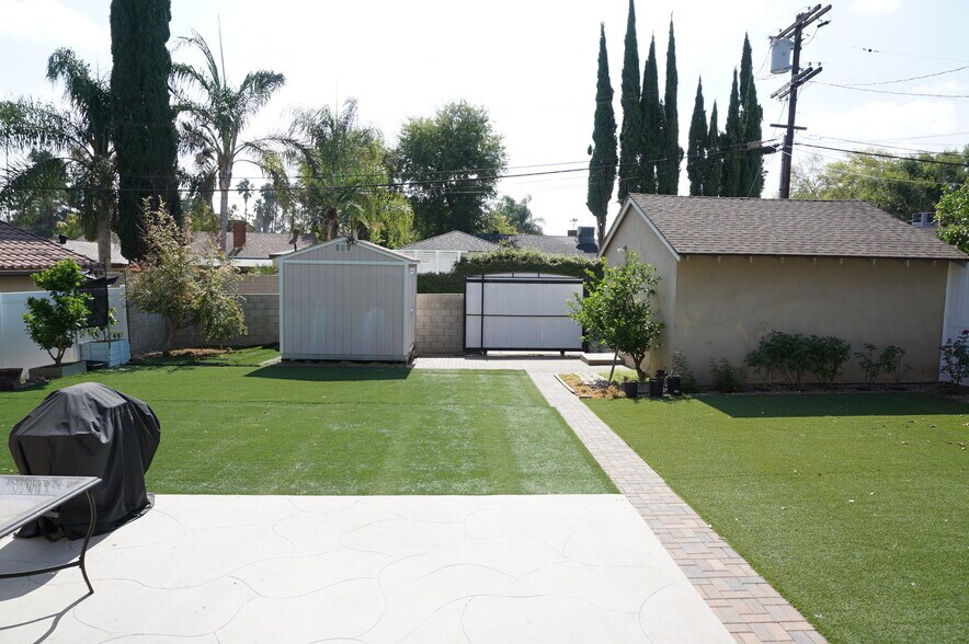 Building Photo - 5540 Balboa Blvd
