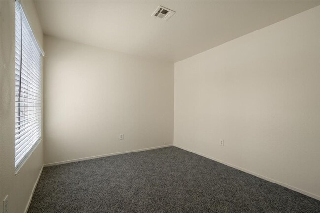 Building Photo - 2576 Silver Shadow Dr