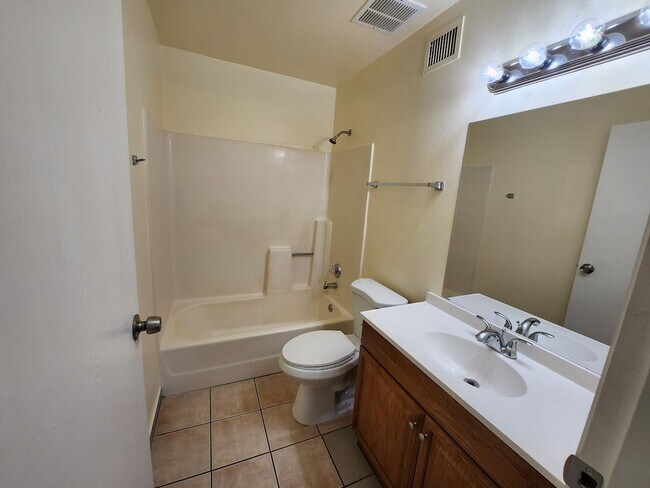 Building Photo - 2725 E Tierra Buena Ln