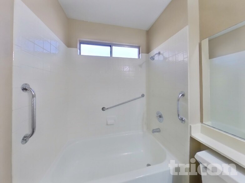 Building Photo - 733 Reagan Dr