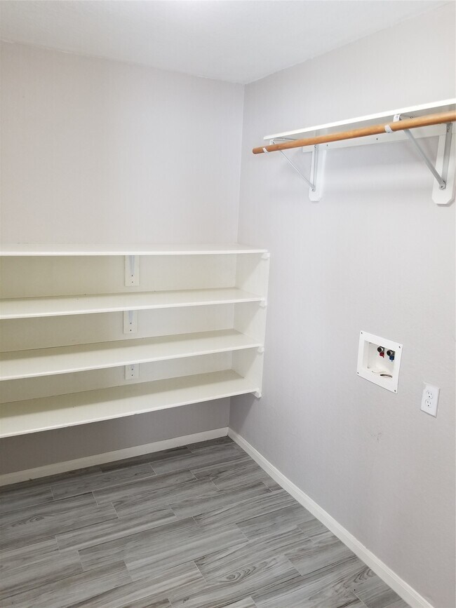 Building Photo - 19818 Sternwood Manor Dr