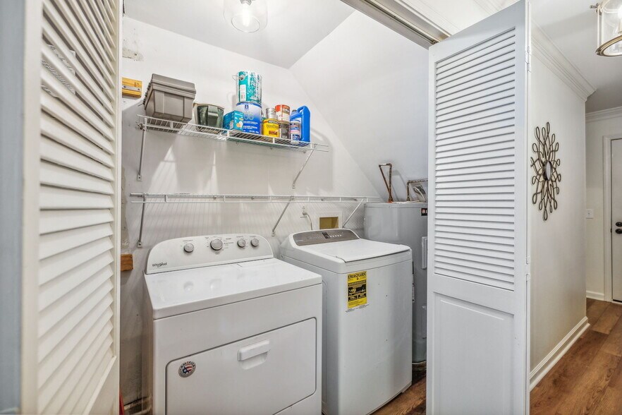 Building Photo - 4100 Lealand Ln