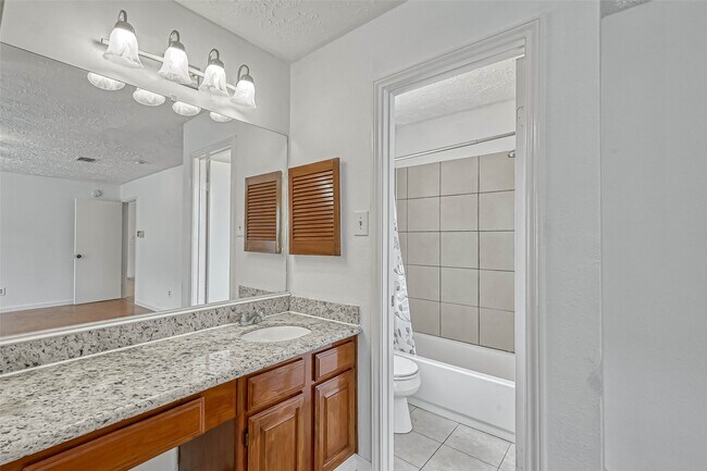 Building Photo - 16319 La Luna Dr