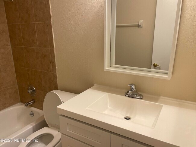 Building Photo - 85 Debarry Ave