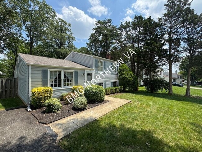 Building Photo - 1304 Dulles Pl