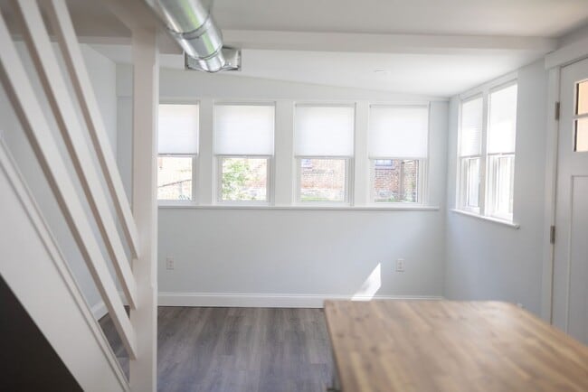 Building Photo - 445 W Lemon St