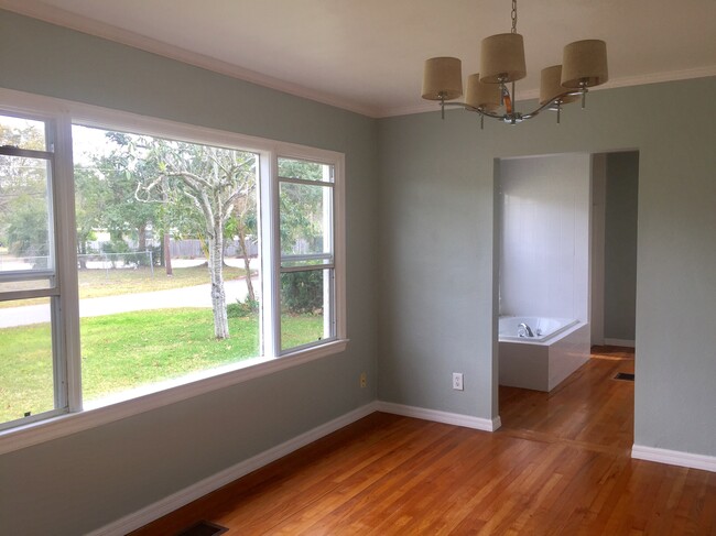 Master bedroom - 1608 Knollwood Circle