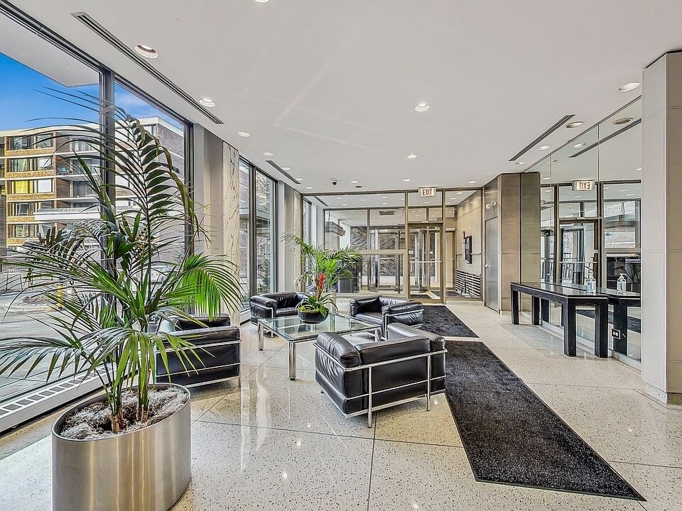 Building Photo - 1460 N Sandburg Ter