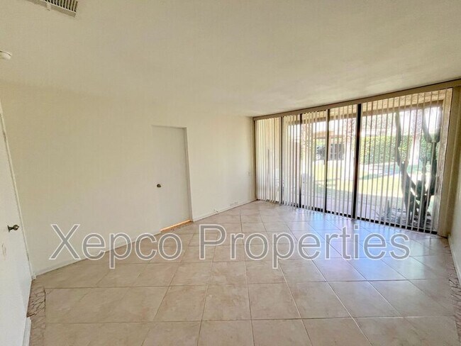Building Photo - 2571 N Whitewater Club Dr