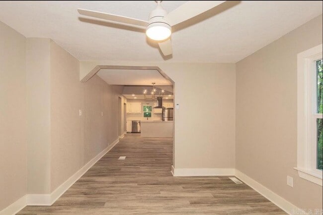 Building Photo - 107 N Summit St