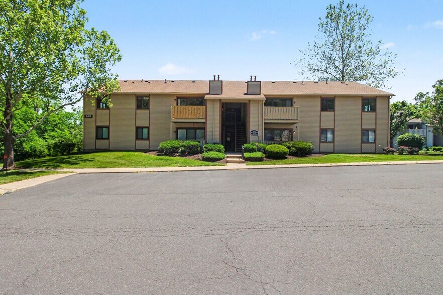 Building Photo - 902 Dogwood Ct