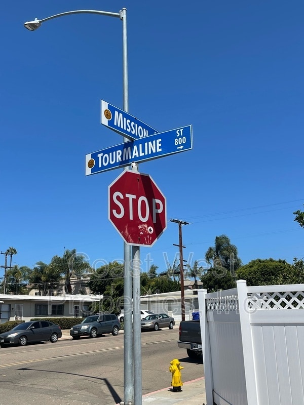 Building Photo - 822 Tourmaline St