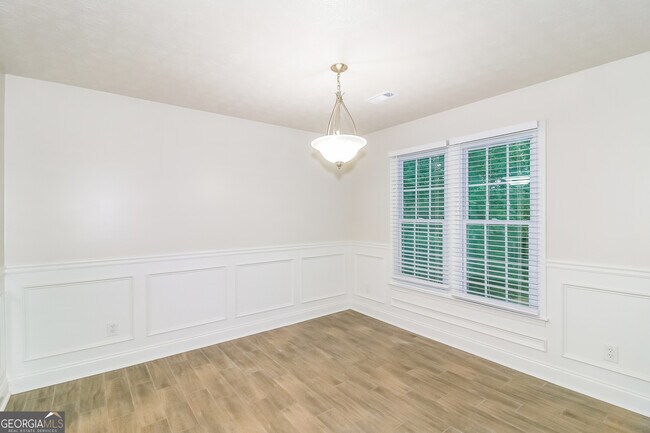 Building Photo - 420 Rosehill Dr
