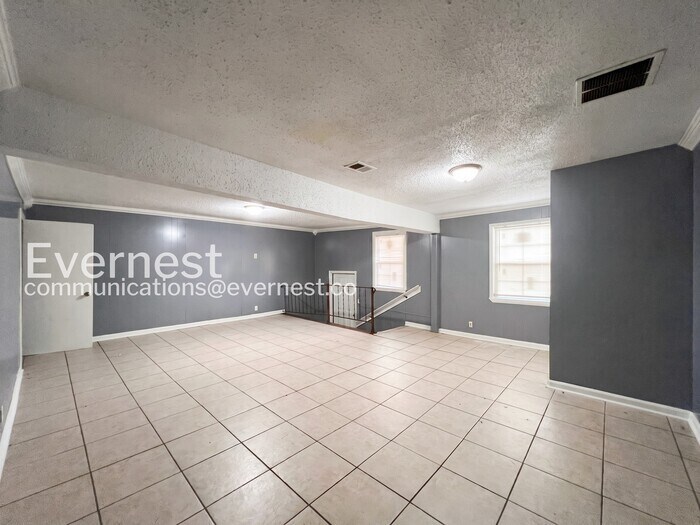 Building Photo - 284 E Holmes Rd