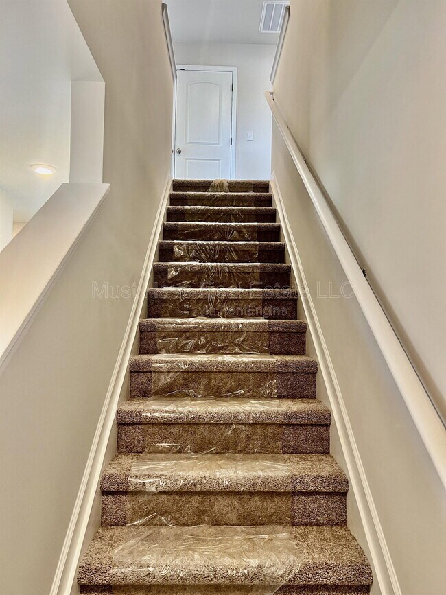 Building Photo - 1459 Cannan Mountain Dr