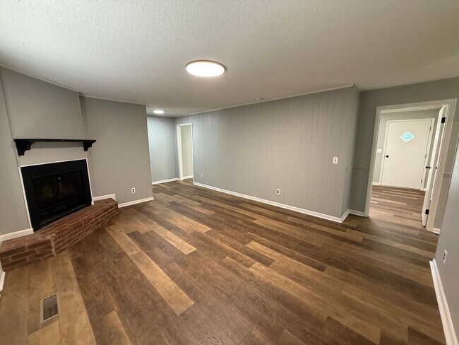 Building Photo - CHARMING UPDATED HOME FOR RENT IN GUNTERSV...