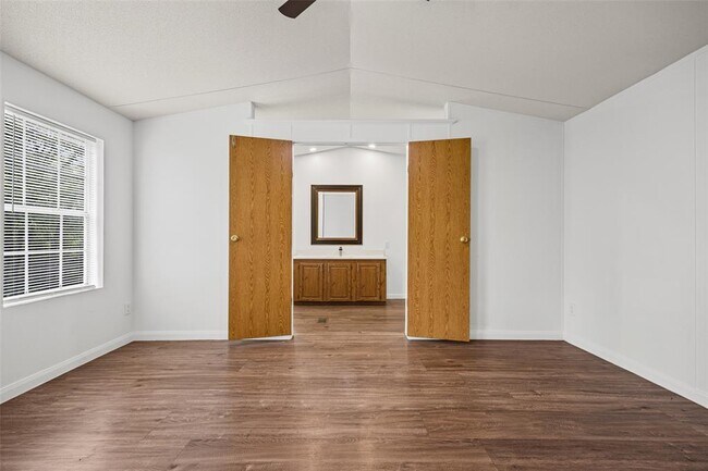 Building Photo - 184 Oak Forest Ct