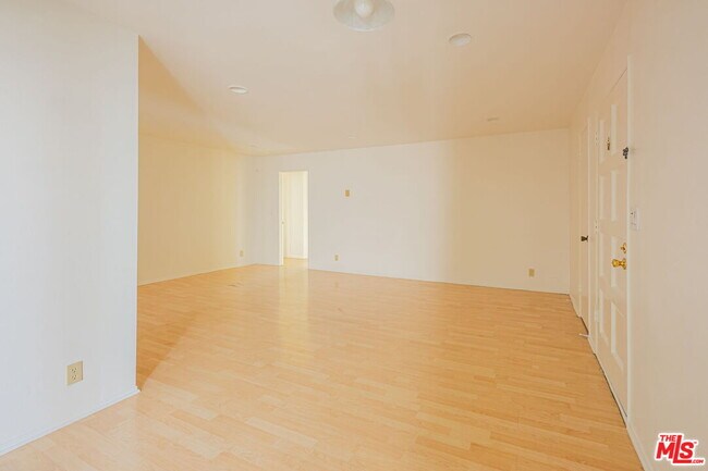 Building Photo - 1544 Stanford St