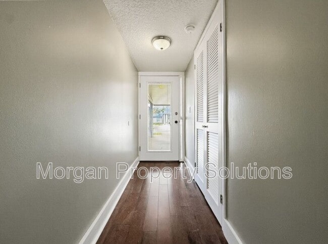 Building Photo - 892 Claydon Way