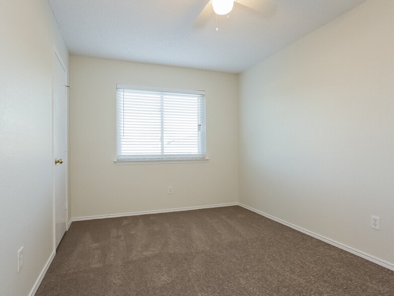 Building Photo - 2370 Stagecoach St