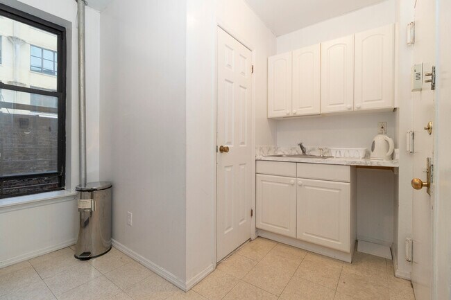 Building Photo - 1794 1st Ave