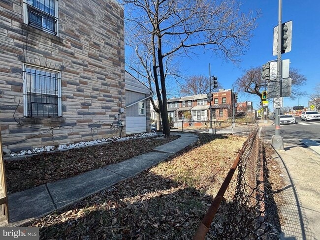 Building Photo - 1729 L St NE