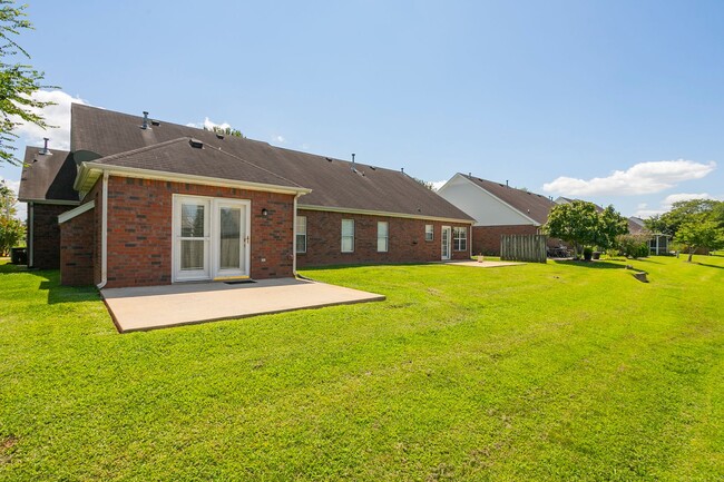 Building Photo - Lovely Townhome in Murfreesboro!