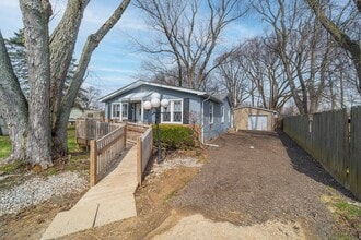 Building Photo - Updated 2 Bedroom Ranch with Sunroom & Garage!