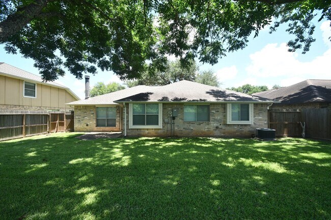 Building Photo - 2303 Old Dixie Dr