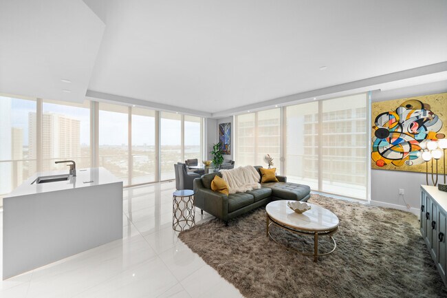 Building Photo - 3100 N Ocean Dr