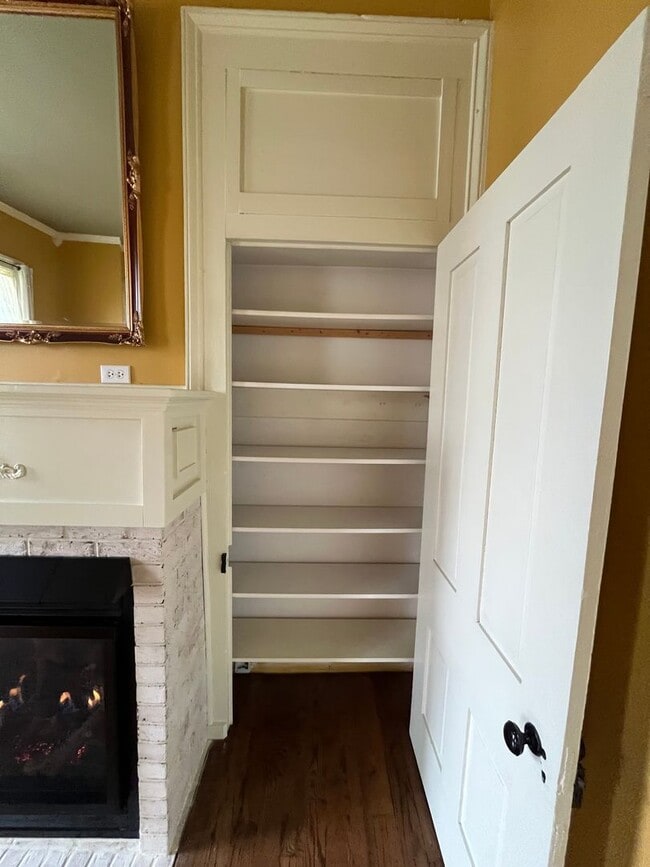 Building Photo - Premium location!  Downtown 3BR 2.5BA with 2 car garage