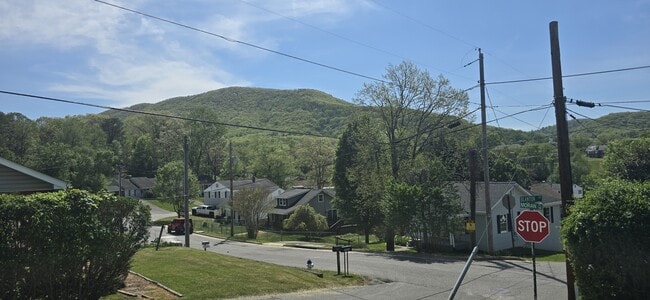 Building Photo - 1508 Blanton Ave SE