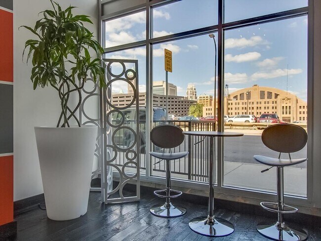 Building Photo - 521 S 7th St