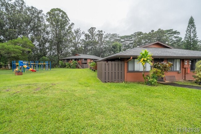 Building Photo - $2900 / 2 Bed/ 1 Bath/ 2 Parking IN HIDDEN VALLEY ESTATES