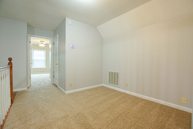 Building Photo - Pet Friendly Three Bedroom!