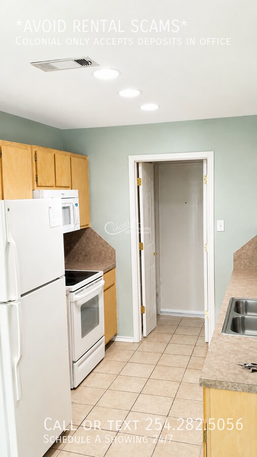 Building Photo - 2805 Alma Dr