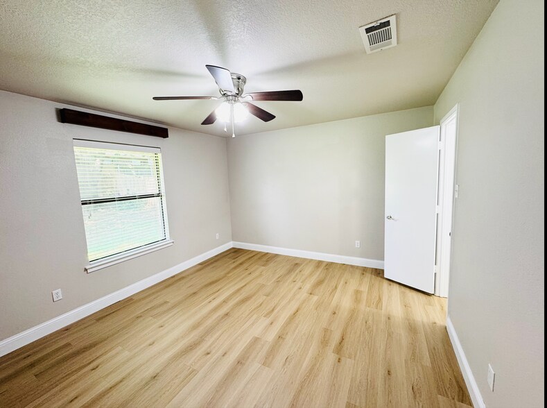 Building Photo - 107 Ginger Ln