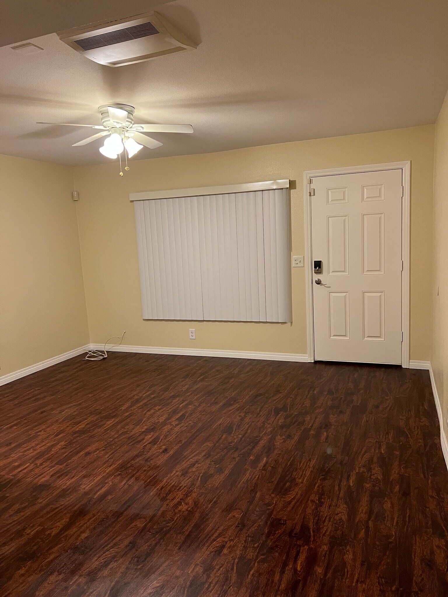 Building Photo - 3024 E Carey Ave