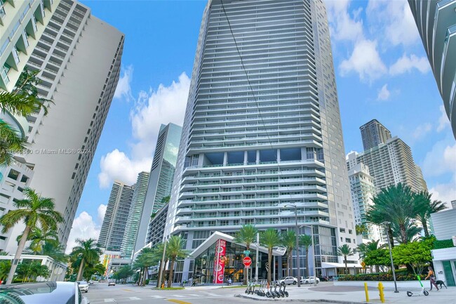 Building Photo - 1300 Brickell Bay Dr