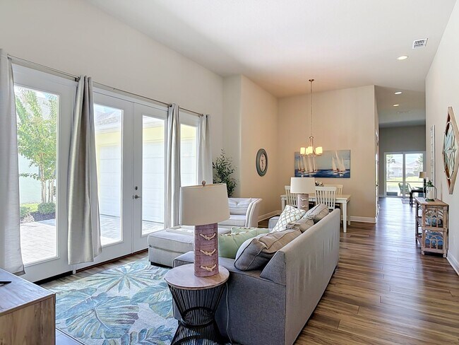 Building Photo - 3008 King Palm Dr