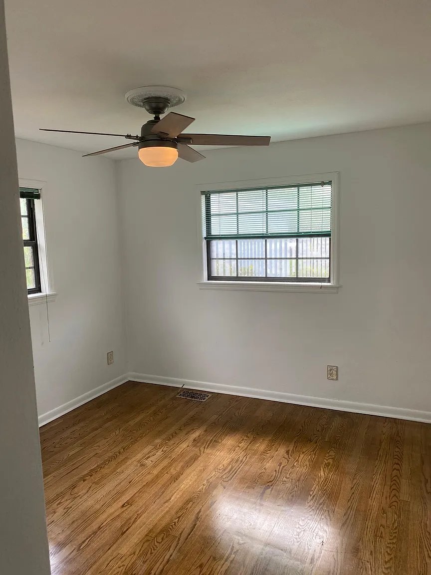 Building Photo - 2107 Lou Dr W