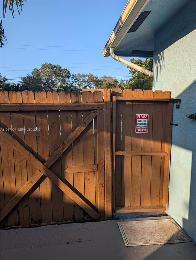 Building Photo - 945 SW 9th St